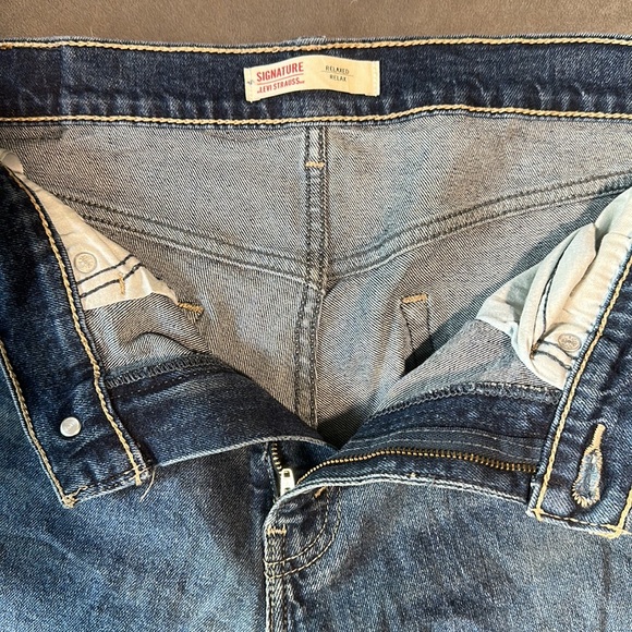 Levi’s Signature Relaxed Straight Jean - Picture 3 of 5